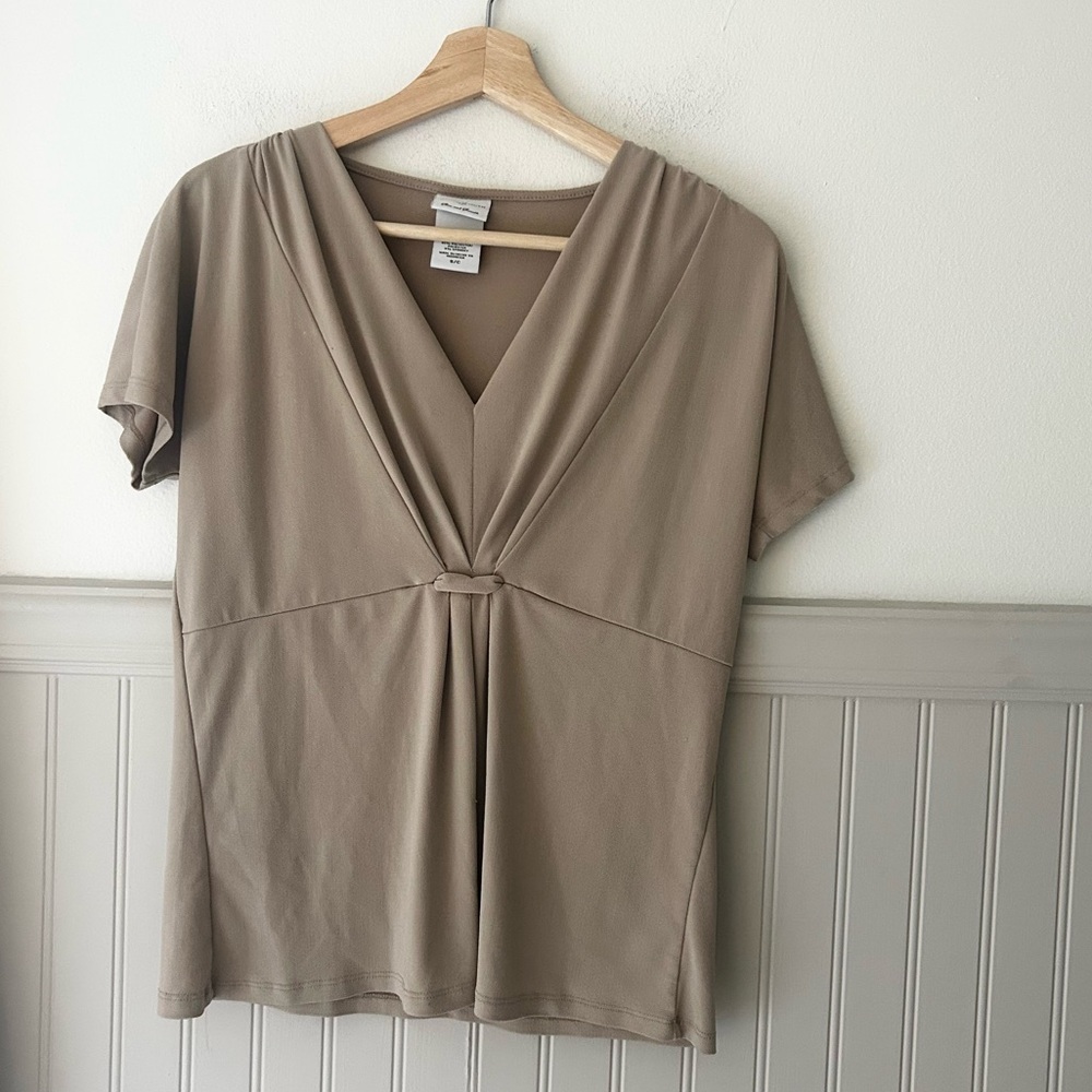 Jaclyn Smith Slim & Smooth Small Tan V-Neck Blouse Minimalist